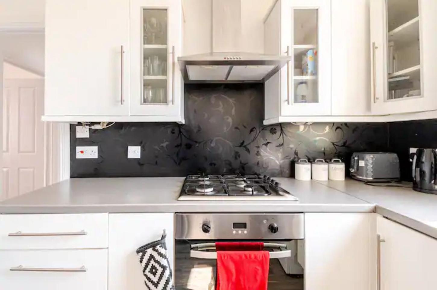 Castle View 2 Bedroom Apartment In Town Centre เฮสติงส์ ภายนอก รูปภาพ